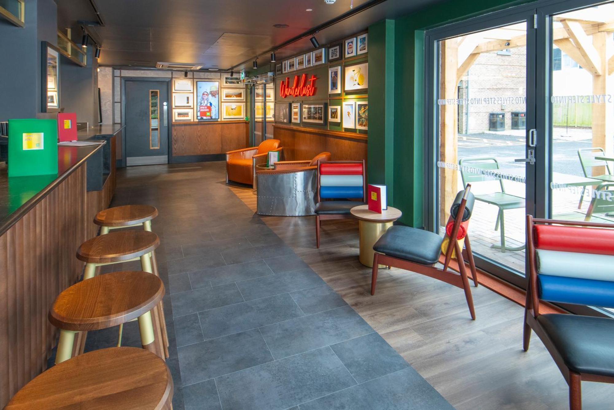 Отель Ibis Styles London Gatwick Airport Кролей Экстерьер фото