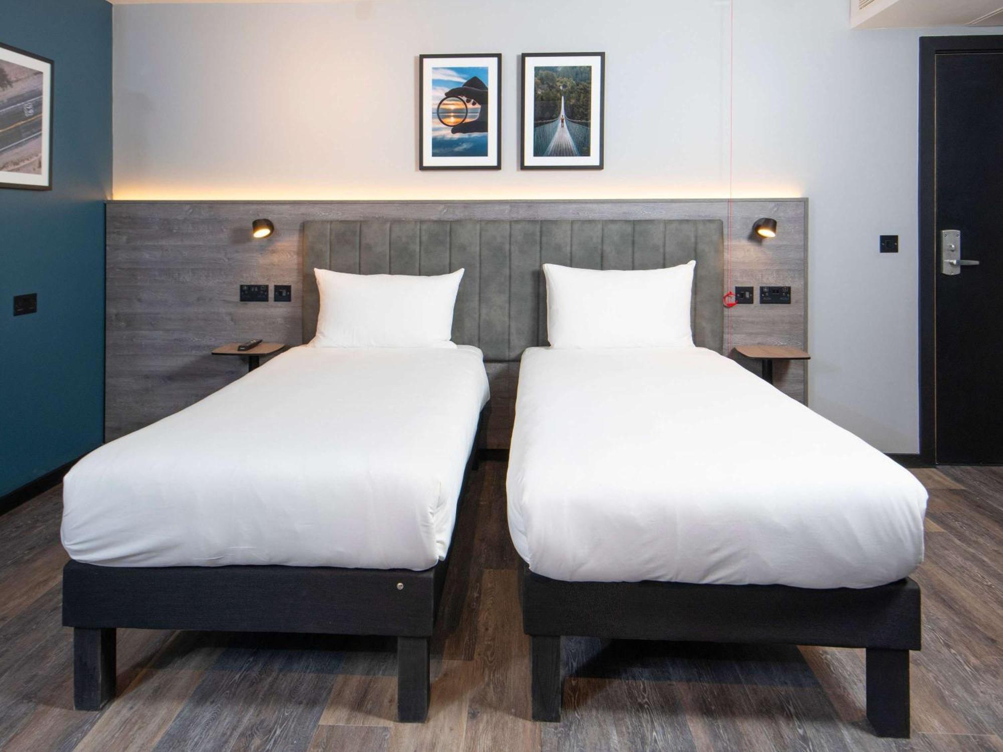 Отель Ibis Styles London Gatwick Airport Кролей Экстерьер фото